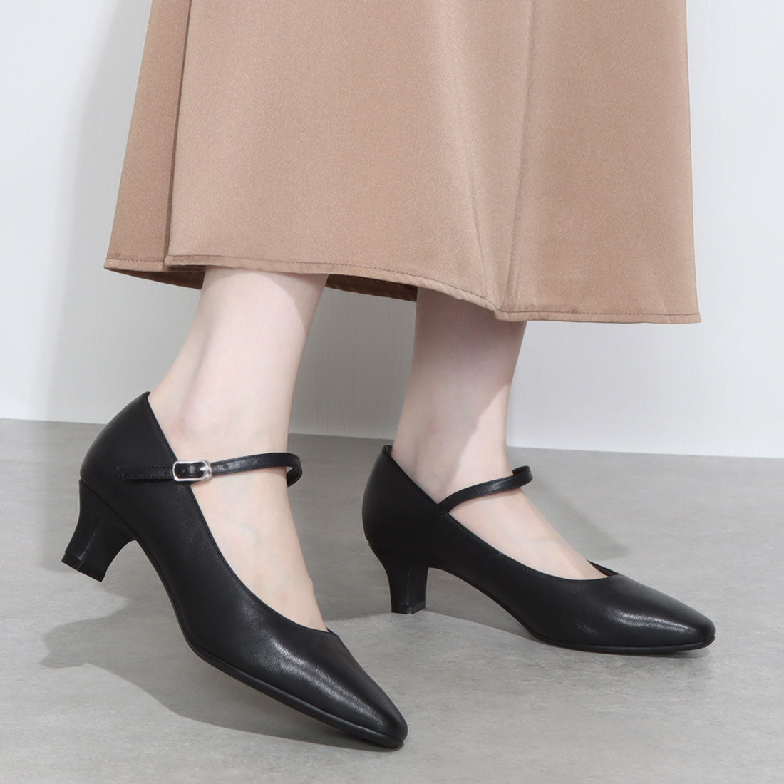 ストラップパンプス_ND22058 – neue marche